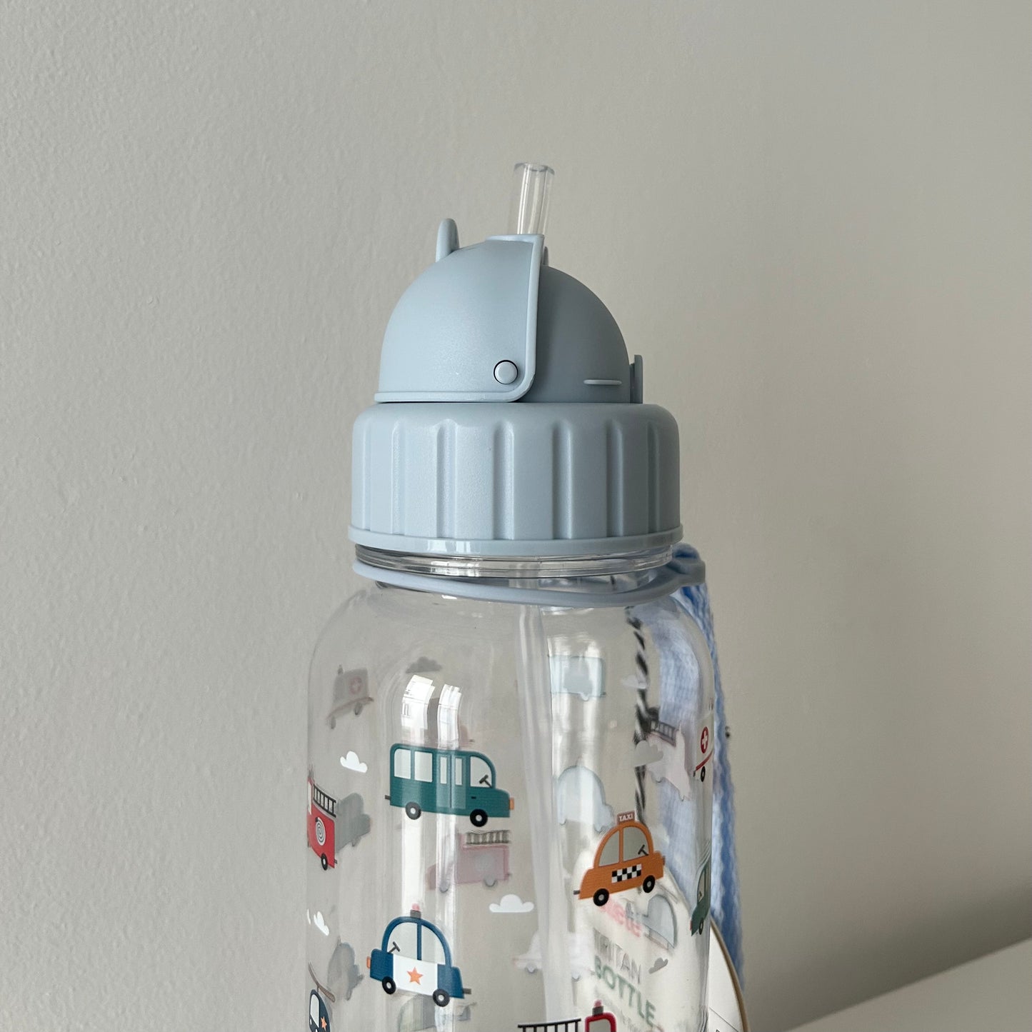 Gourde en plastique avec paille - City Cars