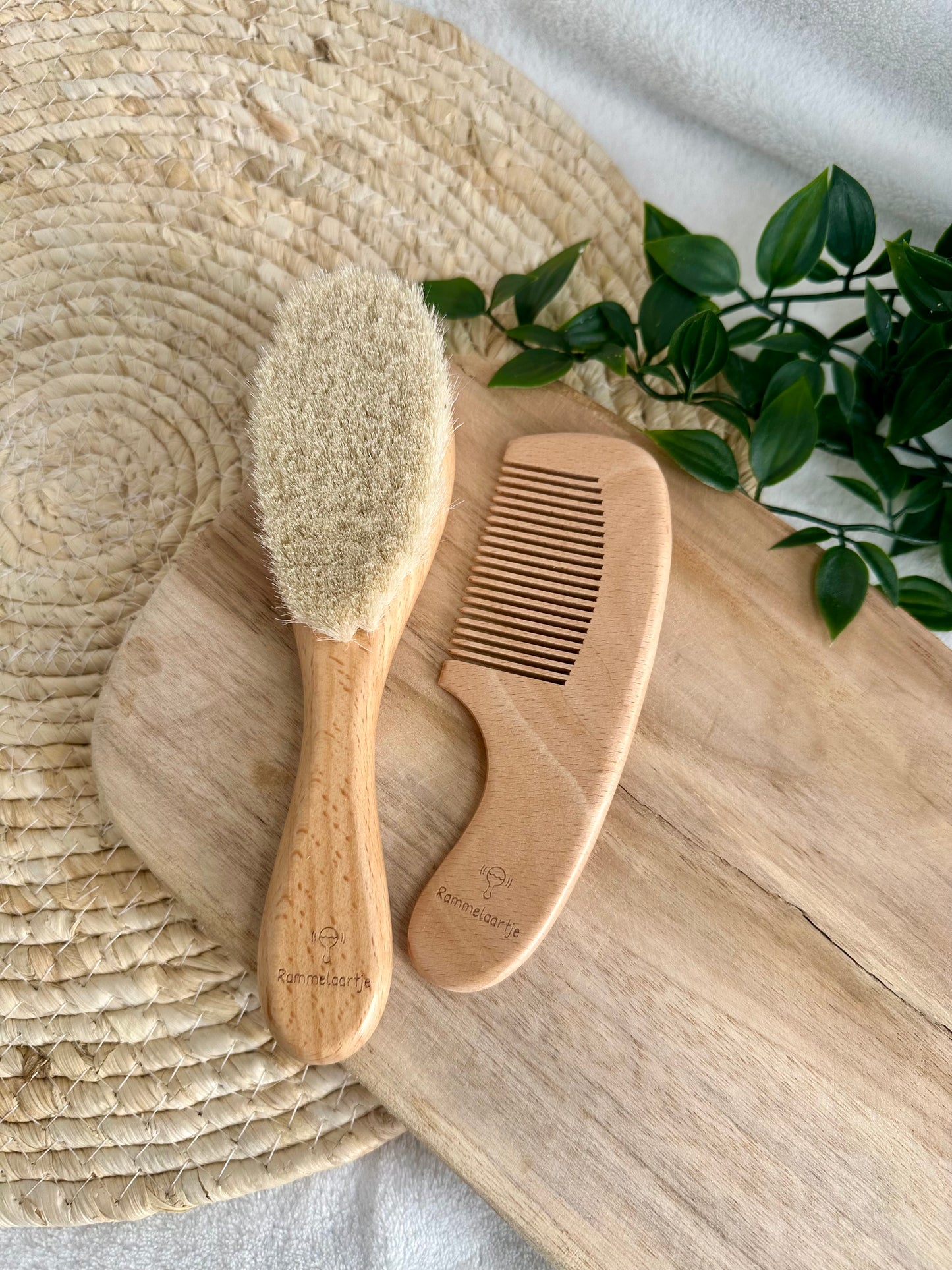Ensemble brosse et peigne en bois