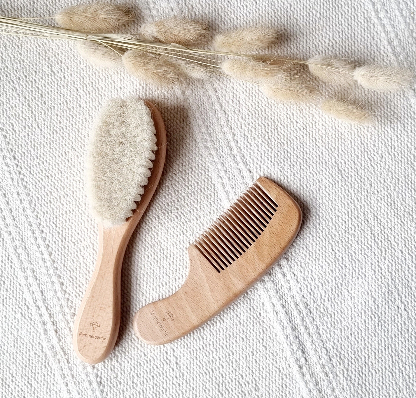 Ensemble brosse et peigne en bois